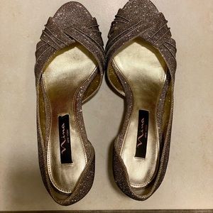 Nina New York Peep Toe Pump (gold shimmer finish)